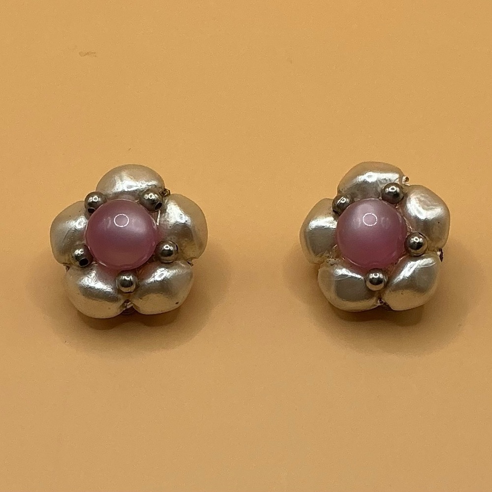 Vintage Lilac Moonglow Pearl Cluster Clip On Earrings Coquette Retro